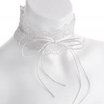 Bílý háčkovaný choker náhrdelník Danisha 30790